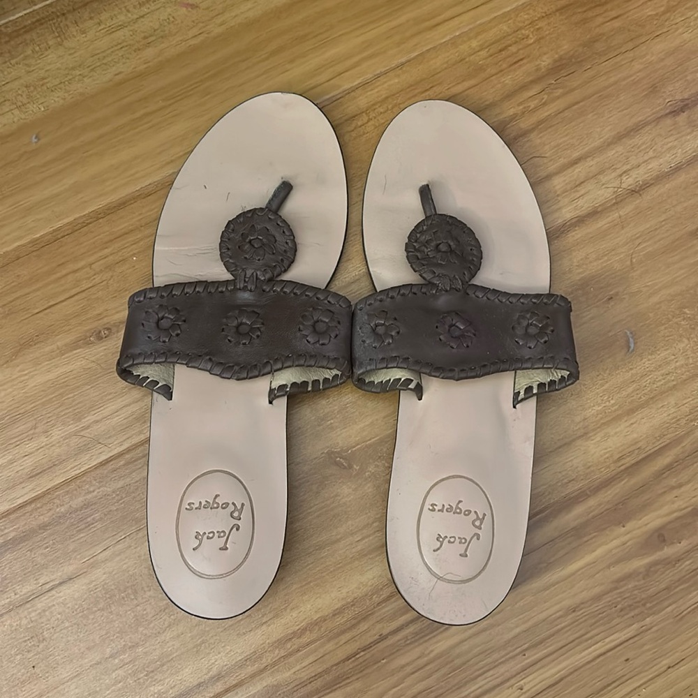 Jack Rogers size 9 color is brown. Has wear, price reflective.